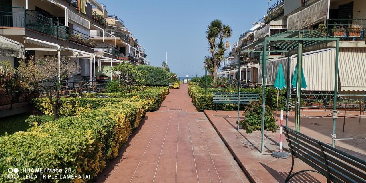 Ferienwohnung Sea Garden, Fronte Mare Con Piscina Mascali Exterior foto
